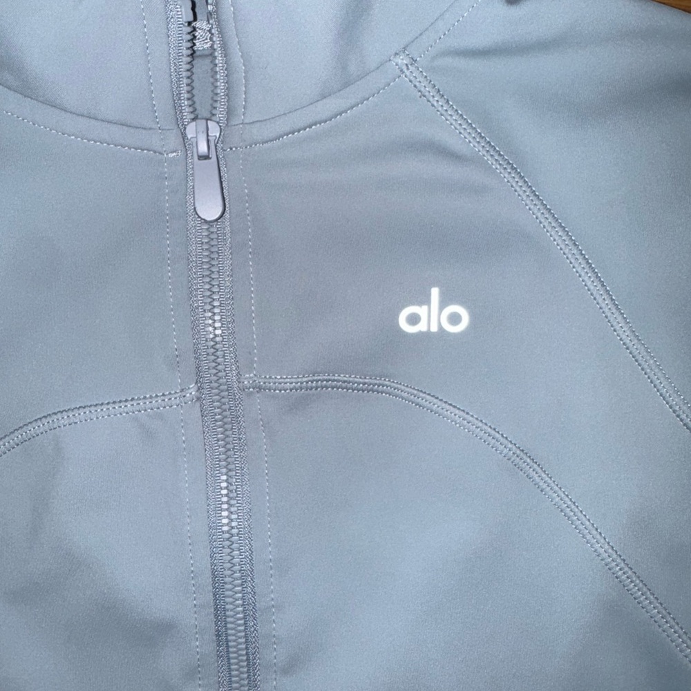 Alo Yoga Fitted Full Zip Performance Jacket Thumbholes Gray Athleisure - Picture 3 of 8